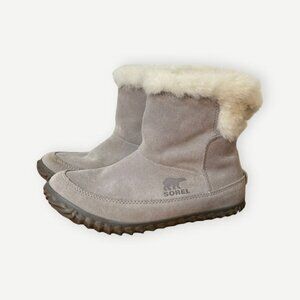 Sorel Out N About Bootie Gray Suede Shearling 6 Ankle Fall Cozy EUC Winter